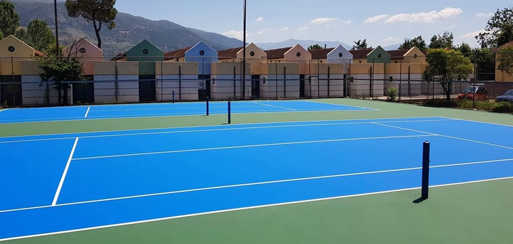 Παραδίδονται πλαστικοποιημένα τα γήπεδα χάντμπολ και τένις στη Λιμνοπούλα