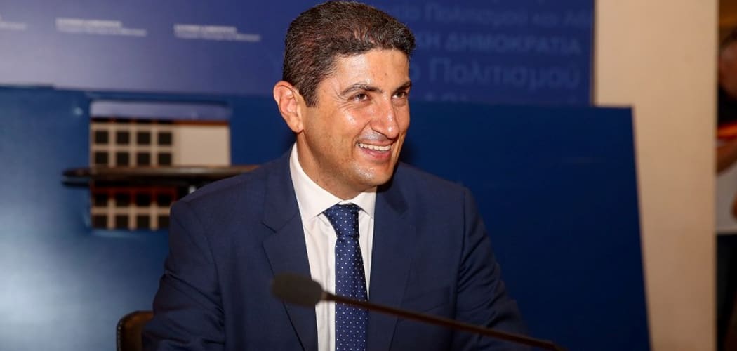 Αυγενάκης: “Όλα τα ενδεχόμενα ανοιχτά για τα πρωταθλήματα”