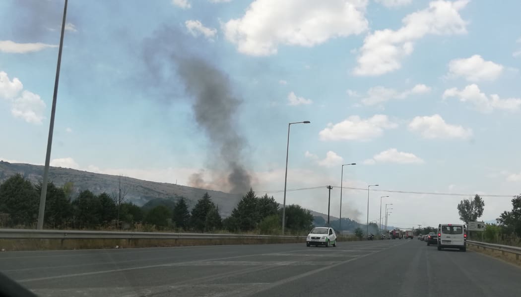 Φωτιά δίπλα από την Περιφερειακή οδό των Ιωαννίνων