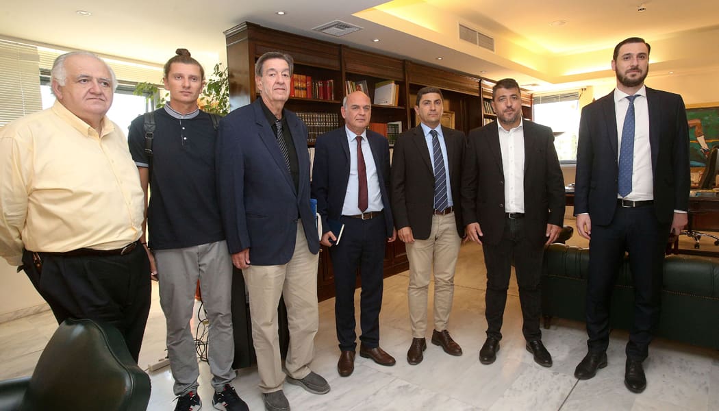 Παρών και ο Χριστοβασίλης στο ραντεβού για τα τηλεοπτικά της Super League 2
