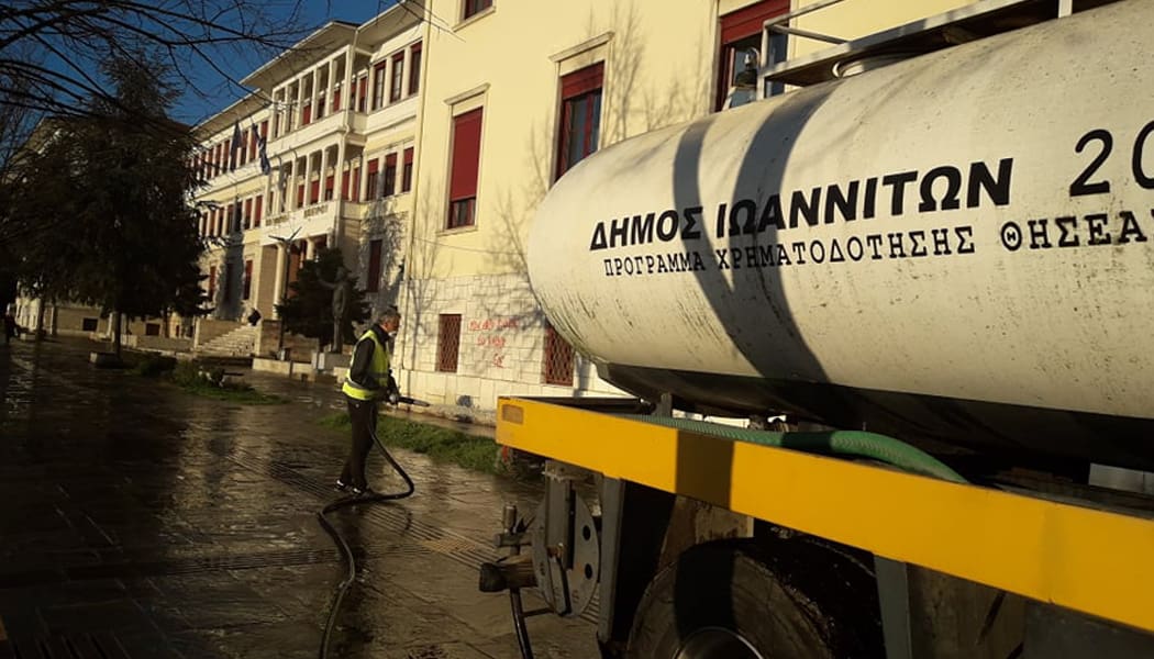 Ευρεία επιχείρηση πλυσίματος δρόμων και πλατειών στα Ιωάννινα