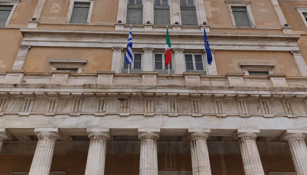 Συμβολική ύψωση της Ιταλικής σημαίας στο Ελληνικό Κοινοβούλιο