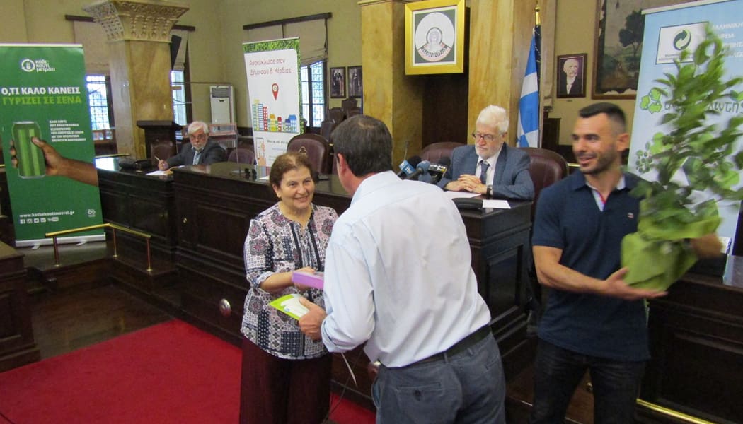 Τα Δημοτικά Σχολεία ανακύκλωσαν και βραβεύτηκαν