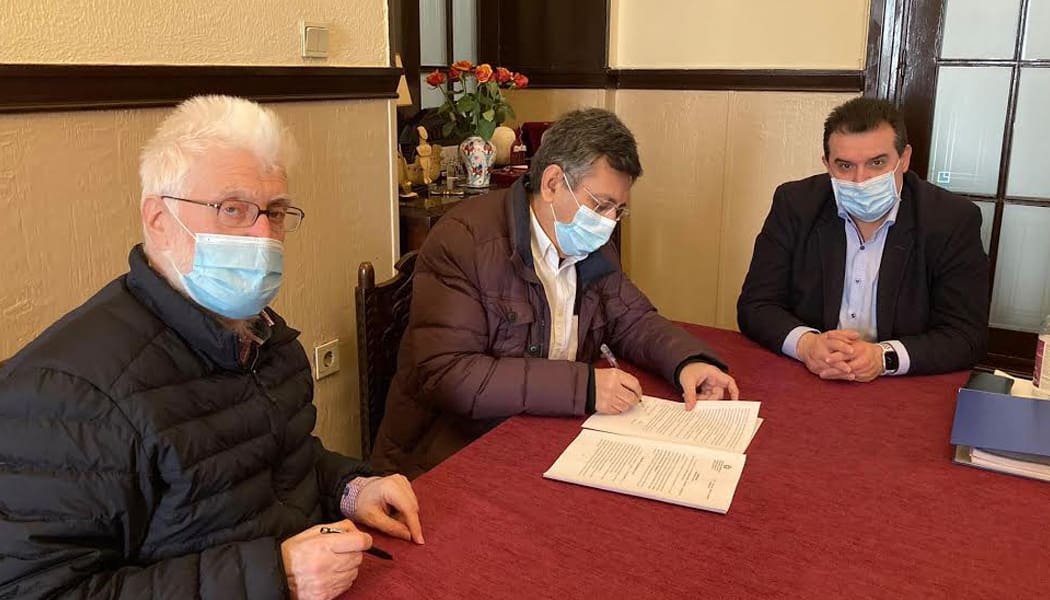 Υπογράφηκε η σύμβαση για την ανάπλαση του Πάρκου Λακκωμάτων και Κουραμπά