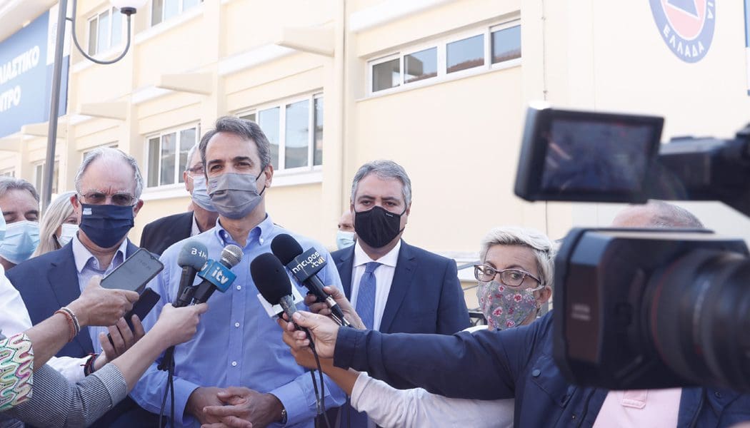 Μητσοτάκης στα εγκαίνια του νέου εμβολιαστικού κέντρου: Να τους πείσουμε όλους να εμβολιαστούν