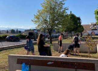Πολύτιμοι σύμμαχοι στην αποκατάσταση του πάρκου Σεισμοπλήκτων οι μαθητές του 8ου Λυκείου