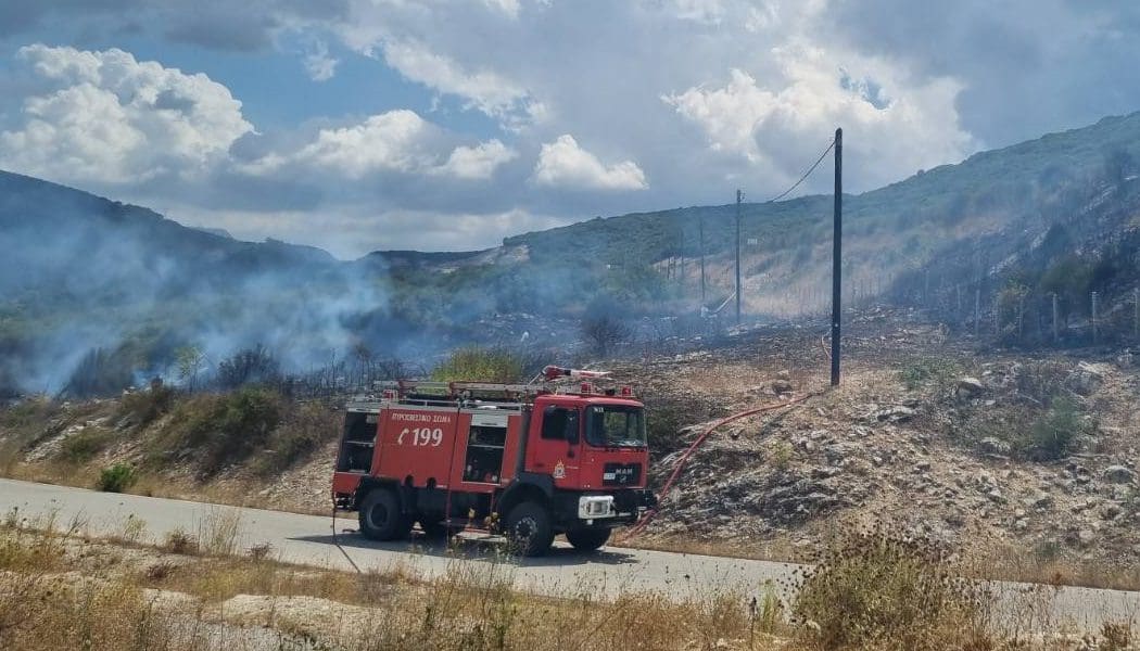 Αποτράπηκε επέκταση φωτιάς κοντά σε Τέροβο και Βαρλάμ