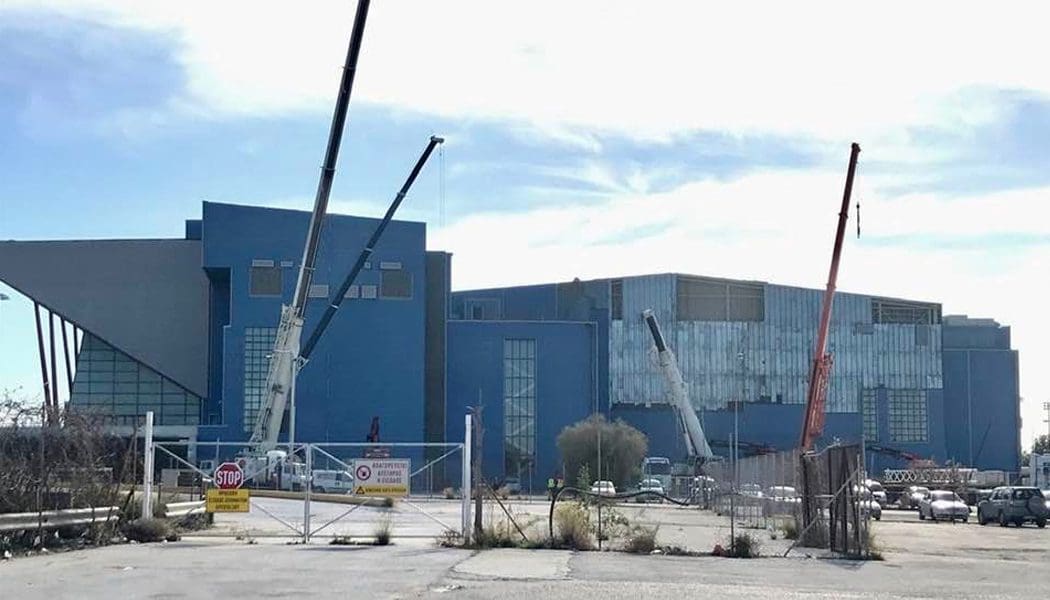 Ξεκίνησε η αποσυναρμολόγηση του κλειστού ξιφασκίας και επίκειται η μεταφορά του στα Ιωάννινα (pics)