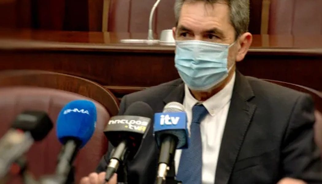 Ο πρόεδρος του Δημοτικού Συμβουλίου Δ. Παπαγεωργίου, με Σεβαστοπούλου και Λαζάνη στην υπεράσπιση του ΠΑΣ Γιάννινα