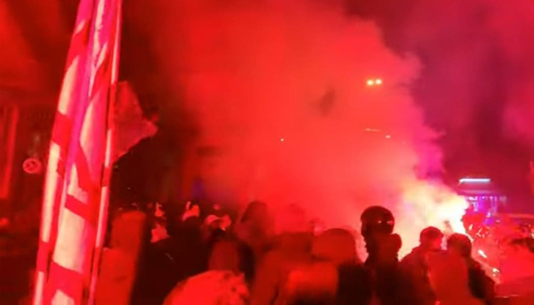 Η εντυπωσιακή υποδοχή των φίλων του ΠΑΣ Γιάννινα πριν το ματς με τον Παναθηναϊκό (video)