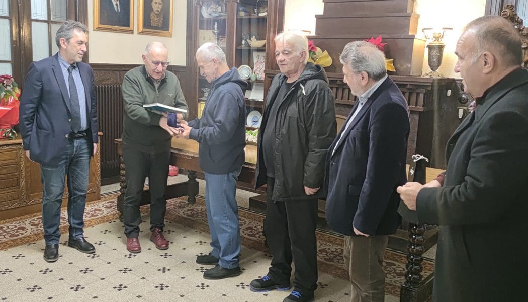 Ο Δήμος Ιωαννιτών τίμησε τον Γιώργο Γιαννίκο που έχει ταυτιστεί με τον εορτασμό των Θεοφανίων