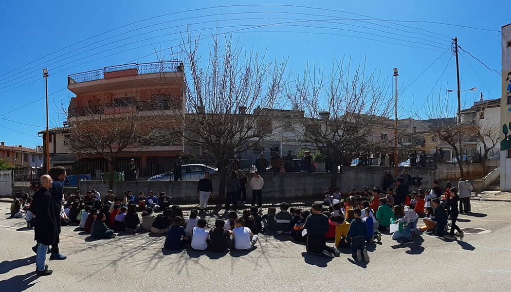 Μοίρασαν αυτόγραφα, χαμόγελα και εισιτήρια οι παίκτες του ΠΑΣ Γιάννινα στο 10ο και το 24ο Δημοτικό Σχολείο!