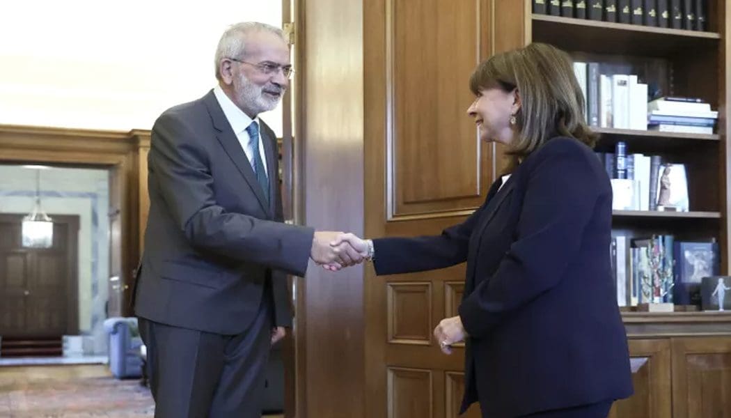 Ο Γιάννης Σαρμάς έλαβε εντολή σχηματισμού προσωρινής κυβέρνησης από την ΠτΔ (video)