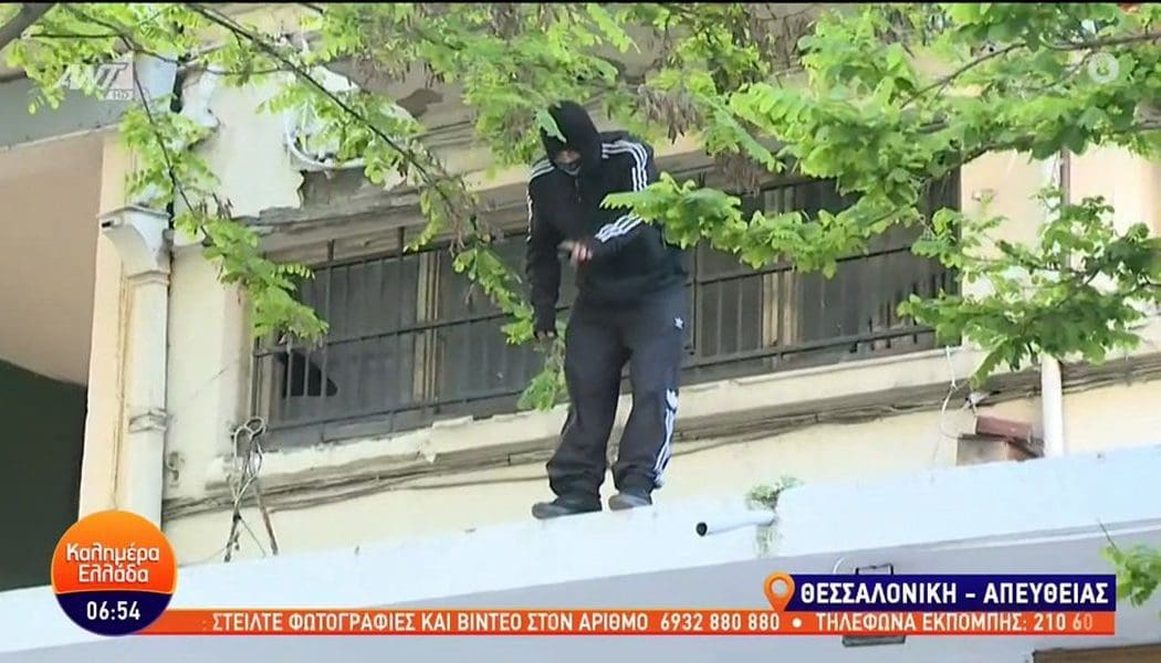 Συλλήψεις δύο υπόπτων μπροστά στις κάμερες μετά από… παρκούρ και διαπραγματεύσεις! (video)