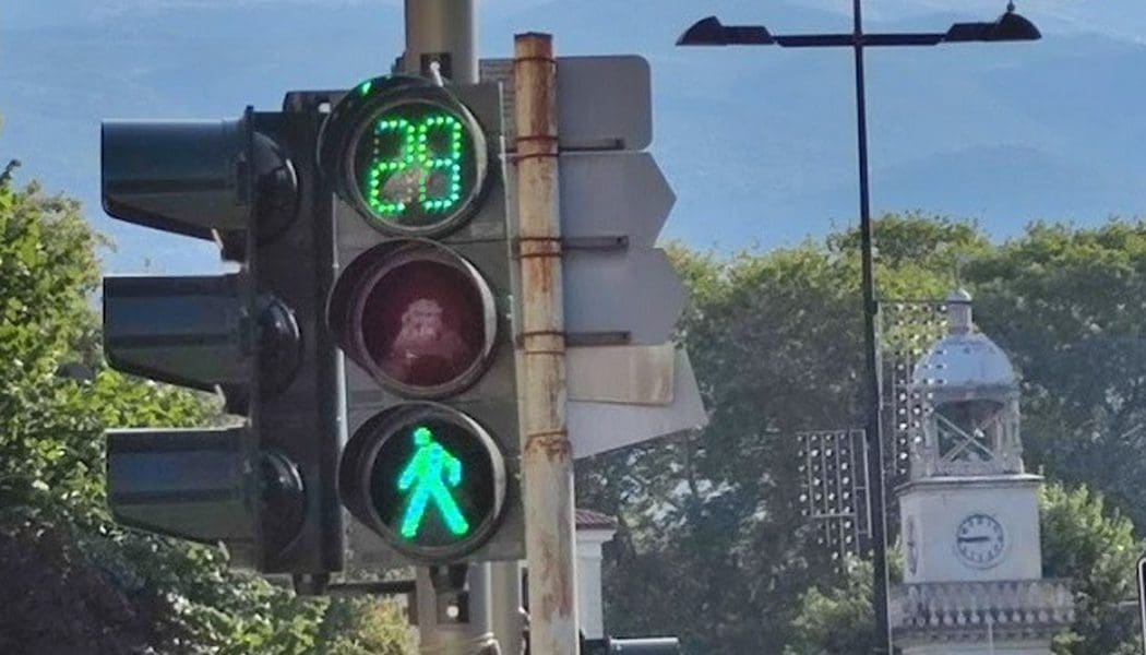 Παρουσιάστηκε η ολοκληρωμένη παρέμβαση στην υποδομή των φωτεινών σηματοδοτών