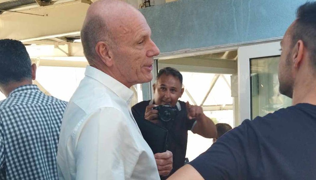 Ο αρχιδιαιτητής της ΚΕΔ Στιβ Μπένετ στους “Ζωσιμάδες”