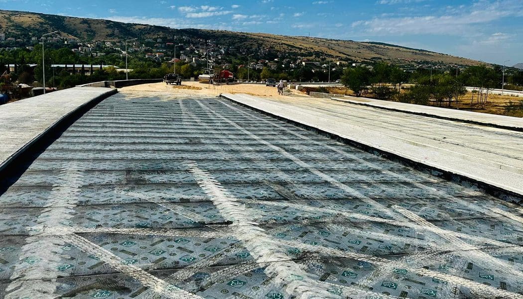 Στην τελική ευθεία και η γέφυρα της Λ. Νιάρχου