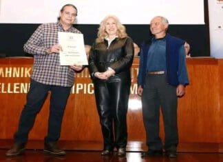 Η βράβευση του ΠΣΑΤ στον Μιχάλη Μερτζιανίδη για τη συνέντευξη στον Γιάννη Κούρο (video)