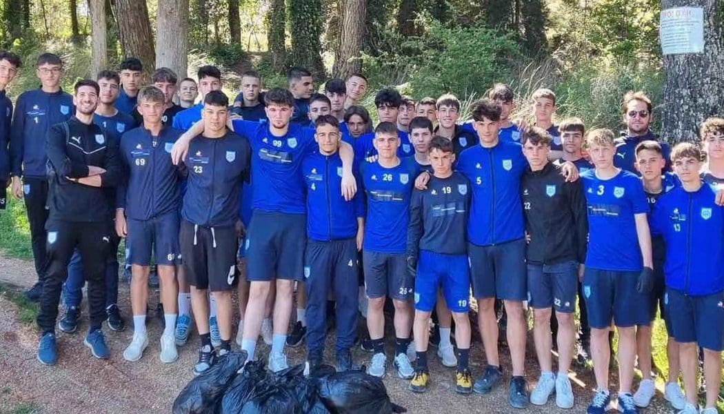 Περιβαλλοντική δράση ανέλαβαν οι ομάδες Κ17 και Κ15 του ΠΑΣ Γιάννινα στο δασύλλιο του Φρόντζου