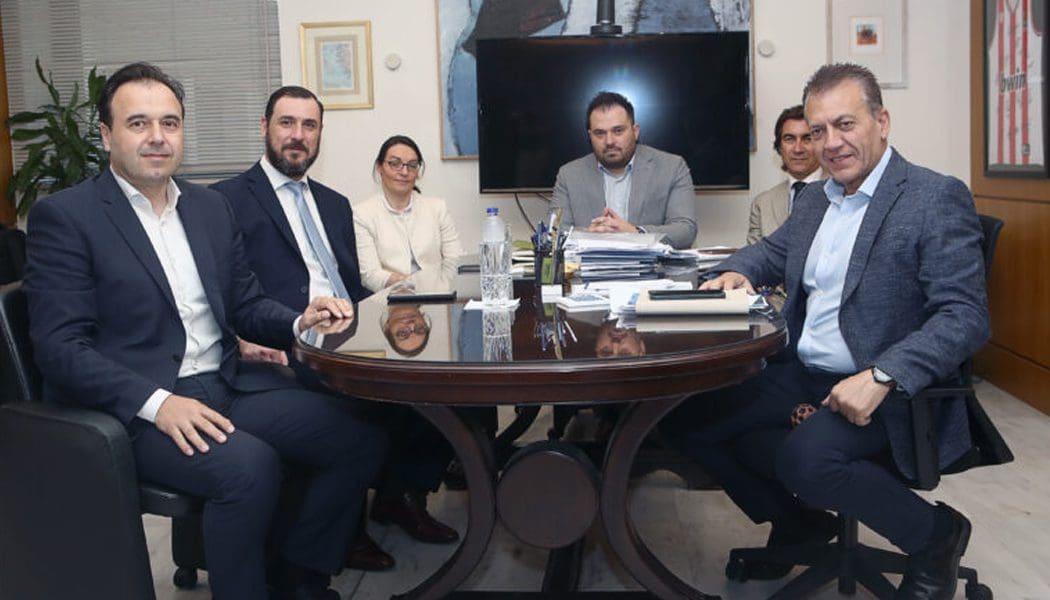 Ηλεκτρονικό εισιτήριο και VAR στο επίκεντρο συνάντησης Βρούτση, Παπαστεργίου και Λυσάνδρου