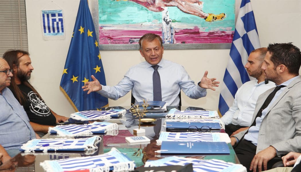 Για πρώτη φορά, στο ίδιο τραπέζι, οι εκπρόσωποι των 8 νόμιμων Λεσχών Φιλάθλων με τον Γιάννη Βρούτση
