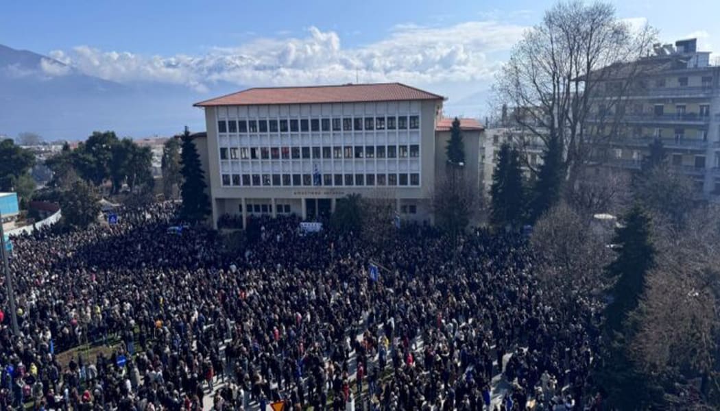 Πρωτόγνωρες εικόνες από τη μαζική συμμετοχή των Γιαννιωτών στο συλλαλητήριο για τα Τέμπη