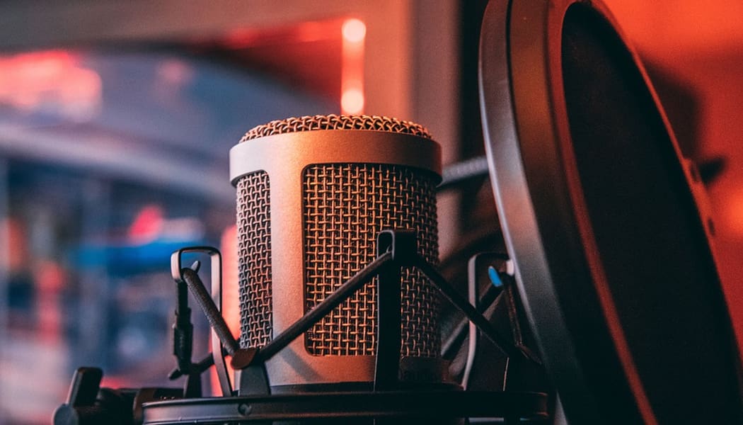 Podcast που μιλούν ανοιχτά για τα τυχερά παιχνίδια