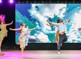 Άρτεμις Ιγνατίου και χοροθέατρο ART – Αφιέρωμα στη μνήμη και το έργο των Χατζιδάκη και Θεοδωράκη