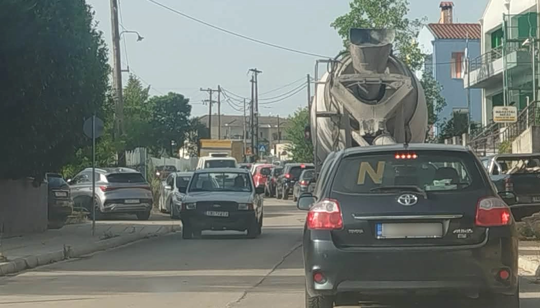 Ταλαιπωρία και μποτιλιάρισμα με τα δρομάκια του Πανεπιστημιακού να γίνονται Περιφερειακή οδός!